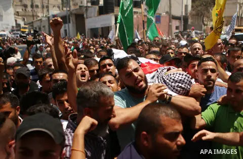 Mourners carry the body of Palestinian youth Laith al-Khaldi during his funeral near the West Bank city of Ramallah August 1, 2015. Al-Khaldi died on Saturday at a West Bank hospital following a clash with Israeli troops...