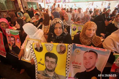 Palestinians take part in a protest demanding release the prisoners in Israeli jails, in front of Red cross office, in Gaza city, on on August 03, 2015. Photo by Ashraf Amra