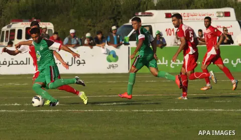 Palestinian Gaza's Shejaya players and Hebron's Al-Ahly players compete during the first leg match of the Palestine Cup final at Yarmuk stadium in Gaza City, on August 6, 2015, as the two teams play each other for the fi...