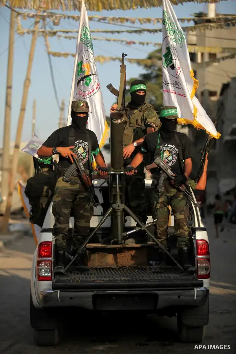 Members of Ezzedeen al-Qassam brigades, the armed wing of Hamas movement, take part in an anti-Israel parade in Beit Hanoun, in the northern Gaza Strip, on August 11, 2015. Photo by Ashraf Amra