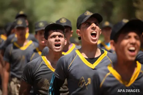 Palestinian youths take part in a military-style exercise during a summer camp organized by Islamic Jihad movement, in Gaza city, on August 13, 2015. Photo by Ashraf Amra