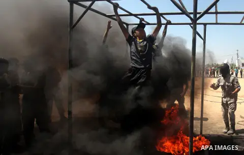 Palestinian youths take part in a military-style exercise during a summer camp organized by Islamic Jihad movement, in Gaza city, on August 13, 2015. Photo by Ashraf Amra