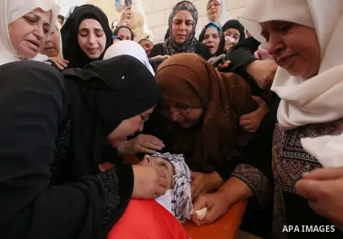Relatives of Palestinian man Mohammad El-Atrash mourn during his funeral in the West Bank village of Kofr Raee near Jenin August 18, 2015. Amshah was shot dead on Monday by Israeli police troopers after he stabbed and li...