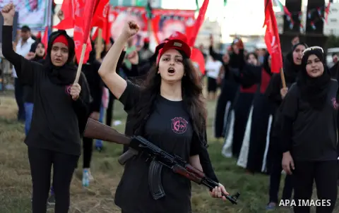 Palestinian girls participate in a military graduation ceremony of the Popular Front for the Liberation of Palestine (PFLP), in Gaza city on August 29, 2015. Photo by Ashraf Amra