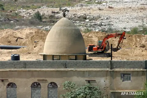 Bulldozers and diggers work on the Egyptian side of the border with the southern Gaza Strip town of Rafah, Sep. 1, 2015. Egypt has renewed its military campaign by digging up tunnels along its border with the Gaza Strip...