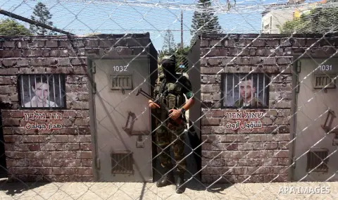Palestinian militants of the Ezzedine al-Qassam Brigades, Hamas' armed wing, participate in the opening of the exhibition of the al-Qassam mock prisons, in Gaza city, on Sep. 02, 2015. Photo by Ashraf Amra