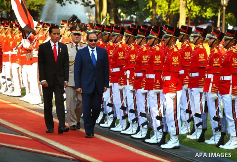 Egypt's President Abdel Fattah al-Sisi walks with Indonesia's President Joko Widodo as they review the honour guard at the presidential palace in Jakarta on September 4, 2015. Al-Sisi, who arrived from Beijing, is on the...