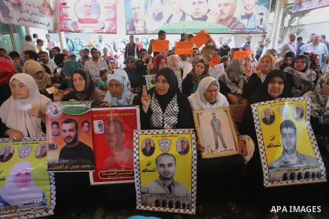 Palestinians take part in a protest demanding release the prisoners in Israeli jails, in front of Red cross office, in Gaza city, on Sep. 14, 2015. Photo by Mohammed Asad