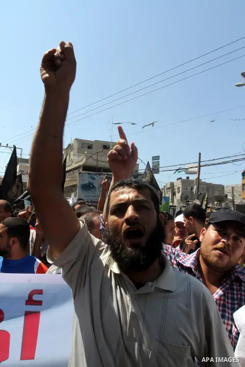 Palestinian Islamic Jihad supporters take part in a protest against the Israeli police raid on Jerusalem's al-Aqsa mosque on Tuesday, in Rafah in the southern Gaza Strip, September 18, 2015. Israel deployed hundreds of e...