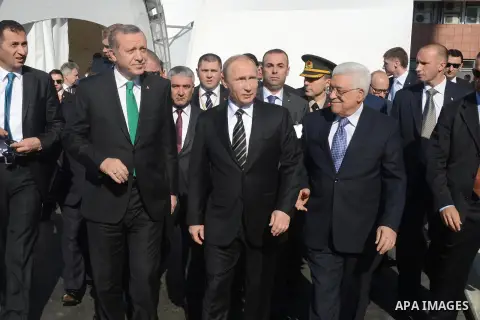Palestinian President Mahmoud Abbas, Turkish President Tayyip Erdogan, Russian President Vladimir Putin and Chairman of the Council of Muftis of Russia Ravil Gainutdin attend a ceremony to open the Moscow Grand Mosque in...