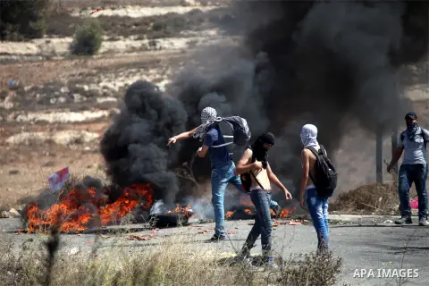 Palestinian protesters throw stones towards Israeli troops during clashes near the Jewish settlement of Bet El, near the occupied West Bank city of Ramallah October 5, 2015. Violence intensified in Jerusalem and the West...