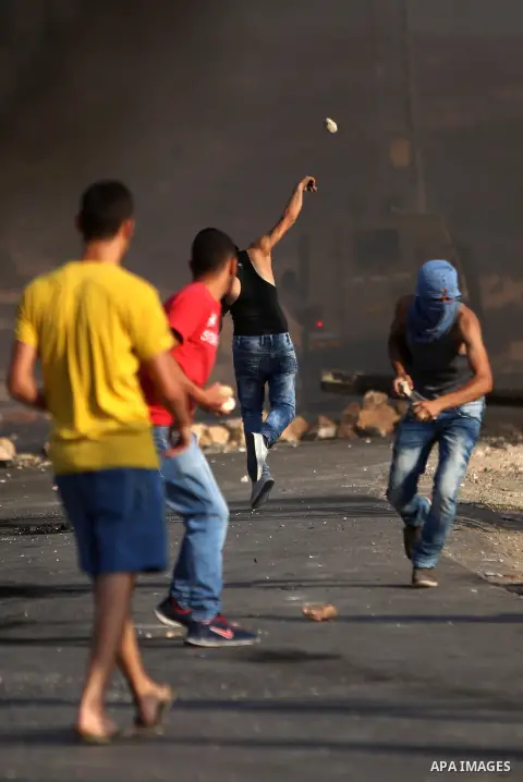 Palestinian protesters throw stones towards Israeli troops during clashes near the Jewish settlement of Bet El, near the occupied West Bank city of Ramallah October 5, 2015. Violence intensified in Jerusalem and the West...