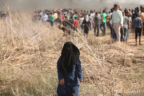 Palestinian protesters gather during clashes with Israeli security forces near the border fence between Israel and the Gaza Strip on October 9, 2015 east of Gaza City. A week of violence between Israelis and Palestinians...