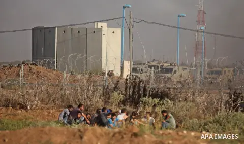 Palestinian protesters gather during clashes with Israeli security forces near the border fence between Israel and the Gaza Strip on October 9, 2015 east of Gaza City. Tension and protests rose after an Israeli man on 09...