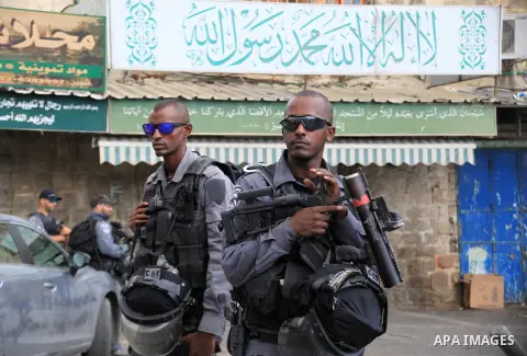Israeli policemen secure the area where a Palestinian stabbed two Israeli Jews before he was shot dead outside Jerusalem's Old City October 10, 2015. Israeli forces shot dead two Palestinian assailants in East Jerusalem...