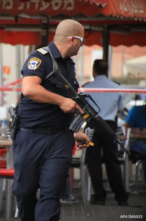 Israeli policemen secure the area where a Palestinian stabbed two Israeli Jews before he was shot dead outside Jerusalem's Old City October 10, 2015. Israeli forces shot dead two Palestinian assailants in East Jerusalem...