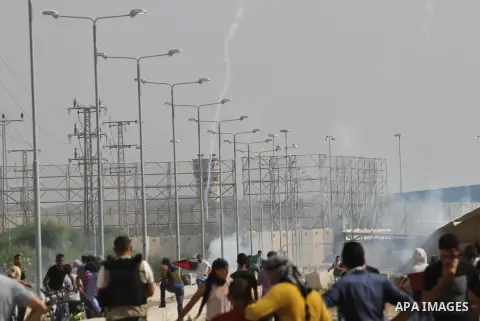 Palestinian protesters run for cover during clashes with Israeli security forces near the Erez border crossing between Israel and northern Gaza Strip on October 13, 2015. A wave of stabbings that hit Israel, Jerusalem an...