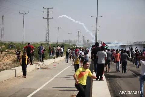Palestinian protesters clash with Israeli security forces next to the border fence with Israel, at the Erez crossing in the northern Gaza strip, on October 13, 2015. A wave of stabbings that hit Israel, Jerusalem and the...