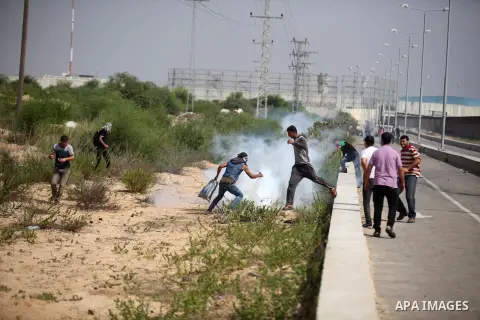 Palestinian protesters clash with Israeli security forces next to the border fence with Israel, at the Erez crossing in the northern Gaza strip, on October 13, 2015. A wave of stabbings that hit Israel, Jerusalem and the...