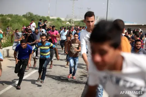 Palestinian protesters clash with Israeli security forces next to the border fence with Israel, at the Erez crossing in the northern Gaza strip, on October 13, 2015. A wave of stabbings that hit Israel, Jerusalem and the...