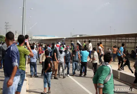 Palestinian protesters clash with Israeli security forces next to the border fence with Israel, at the Erez crossing in the northern Gaza strip, on October 13, 2015. A wave of stabbings that hit Israel, Jerusalem and the...