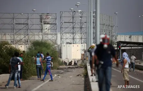 Palestinian protesters clash with Israeli security forces next to the border fence with Israel, at the Erez crossing in the northern Gaza strip, on October 13, 2015. A wave of stabbings that hit Israel, Jerusalem and the...