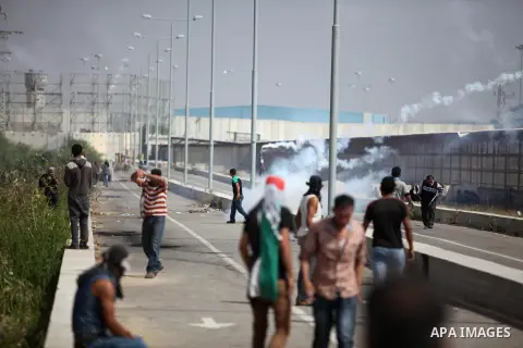 Palestinian protesters clash with Israeli security forces next to the border fence with Israel, at the Erez crossing in the northern Gaza strip, on October 13, 2015. A wave of stabbings that hit Israel, Jerusalem and the...
