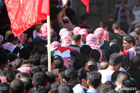 Mourners carry the body of 27-year-old Moataz Zawahra, who was killed by Israeli security forces in the clashes with Palestinian protesters, during his funeral in the West Bank city of Bethlehem October 14, 2015. Israel...