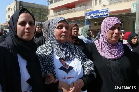 The Mother and Sister of the body of 27-year-old Moataz Zawahra, who was killed by Israeli security forces in the clashes with Palestinian protesters, mourn during his funeral in the West Bank city of Bethlehem October 1...