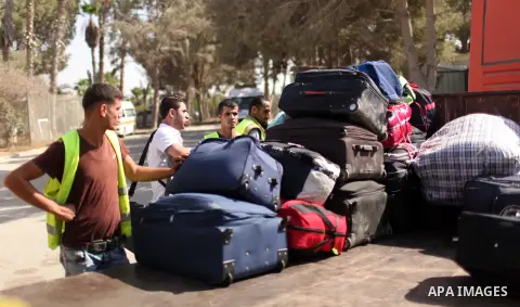 Palestinians arrive at the Rafah border crossing at the southern Gaza Strip October 15, 2015. Egypt opened the Rafah border crossing on Thursday for one day to allow stranded Palestinians to return to the Gaza Strip, off...