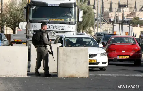 Israeli police stand guard in Jerusalem's Old city on October 15, 2015. Seven Israelis and 30 Palestinians, including children and assailants, have been killed in two weeks of bloodshed in Israel, Jerusalem and the occup...