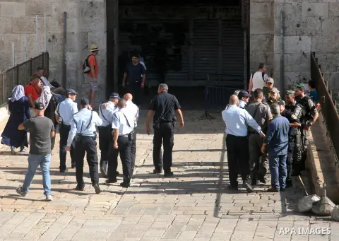 Israeli police stand guard at a street leading to the al-Aqsa mosque compound in Jerusalem's Old city on October 15, 2015. Seven Israelis and 30 Palestinians, including children and assailants, have been killed in two we...
