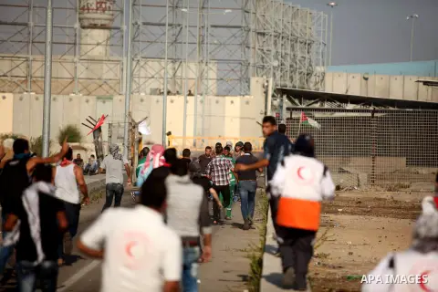 Palestinian protesters clash with Israeli security forces at the Erez crossing checkpoint in the northern Gaza Strip October 16, 2015. The unrest that has engulfed Jerusalem and the occupied West Bank, the most serious i...