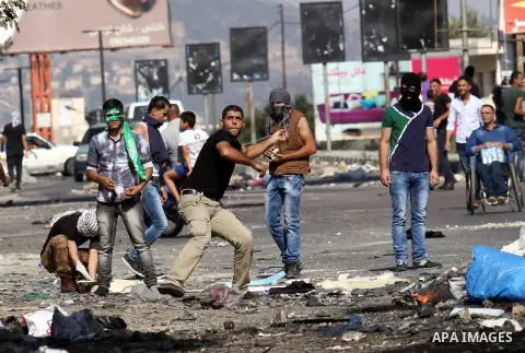 Palestinian protesters throw stones towards Israeli security forces during clashes at the Israeli Hawara checkpoint near the West Bank city of Nablus October 16, 2015. The unrest that has engulfed Jerusalem and the occup...