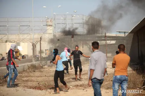 Palestinian protesters clash with Israeli security forces at the Erez crossing checkpoint in the northern Gaza Strip October 16, 2015. The unrest that has engulfed Jerusalem and the occupied West Bank, the most serious i...
