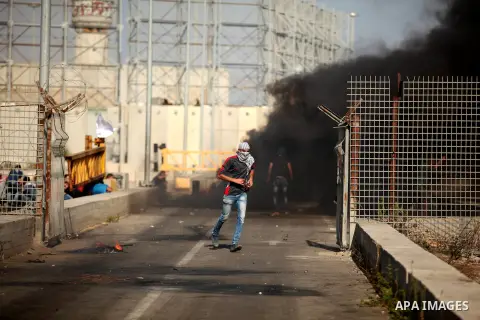 Palestinian protesters clash with Israeli security forces at the Erez crossing checkpoint in the northern Gaza Strip October 16, 2015. The unrest that has engulfed Jerusalem and the occupied West Bank, the most serious i...