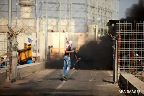 Palestinian protesters clash with Israeli security forces at the Erez crossing checkpoint in the northern Gaza Strip October 16, 2015. The unrest that has engulfed Jerusalem and the occupied West Bank, the most serious i...