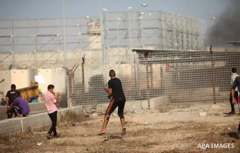 Palestinian protesters clash with Israeli security forces at the Erez crossing checkpoint in the northern Gaza Strip October 16, 2015. The unrest that has engulfed Jerusalem and the occupied West Bank, the most serious i...