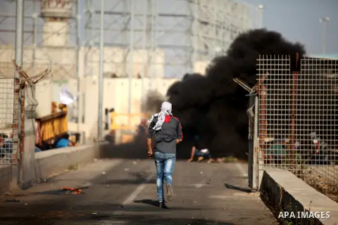 Palestinian protesters clash with Israeli security forces at the Erez crossing checkpoint in the northern Gaza Strip October 16, 2015. The unrest that has engulfed Jerusalem and the occupied West Bank, the most serious i...