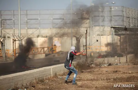Palestinian protesters clash with Israeli security forces at the Erez crossing checkpoint in the northern Gaza Strip October 16, 2015. The unrest that has engulfed Jerusalem and the occupied West Bank, the most serious i...