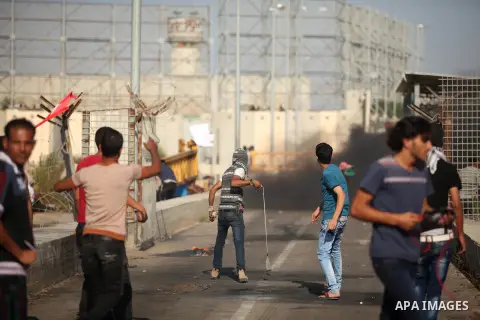 Palestinian protesters clash with Israeli security forces at the Erez crossing checkpoint in the northern Gaza Strip October 16, 2015. The unrest that has engulfed Jerusalem and the occupied West Bank, the most serious i...