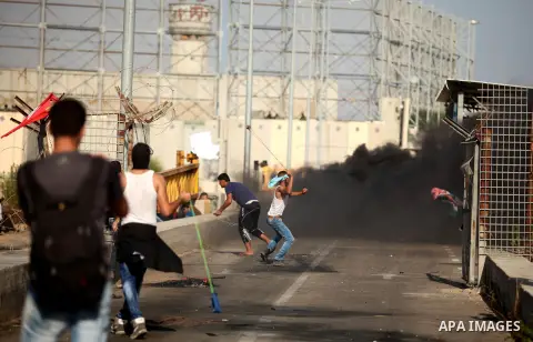 Palestinian protesters clash with Israeli security forces at the Erez crossing checkpoint in the northern Gaza Strip October 16, 2015. The unrest that has engulfed Jerusalem and the occupied West Bank, the most serious i...