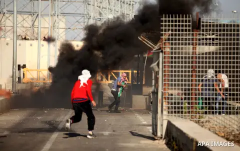 Palestinian protesters clash with Israeli security forces at the Erez crossing checkpoint in the northern Gaza Strip October 16, 2015. The unrest that has engulfed Jerusalem and the occupied West Bank, the most serious i...