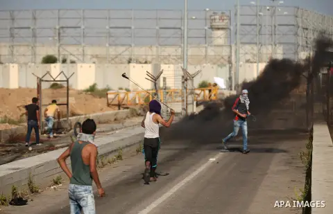 Palestinian protesters clash with Israeli security forces at the Erez crossing checkpoint in the northern Gaza Strip October 16, 2015. The unrest that has engulfed Jerusalem and the occupied West Bank, the most serious i...