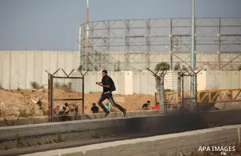 Palestinian protesters clash with Israeli security forces at the Erez crossing checkpoint in the northern Gaza Strip October 16, 2015. The unrest that has engulfed Jerusalem and the occupied West Bank, the most serious i...