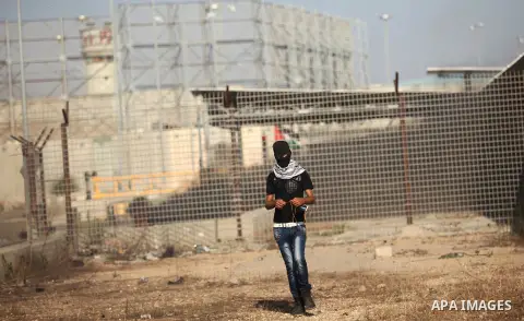 Palestinian protesters clash with Israeli security forces at the Erez crossing checkpoint in the northern Gaza Strip October 16, 2015. The unrest that has engulfed Jerusalem and the occupied West Bank, the most serious i...