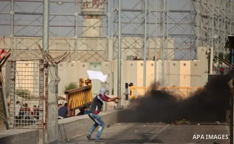 Palestinian protesters clash with Israeli security forces at the Erez crossing checkpoint in the northern Gaza Strip October 16, 2015. The unrest that has engulfed Jerusalem and the occupied West Bank, the most serious i...