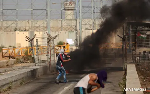 Palestinian protesters clash with Israeli security forces at the Erez crossing checkpoint in the northern Gaza Strip October 16, 2015. The unrest that has engulfed Jerusalem and the occupied West Bank, the most serious i...