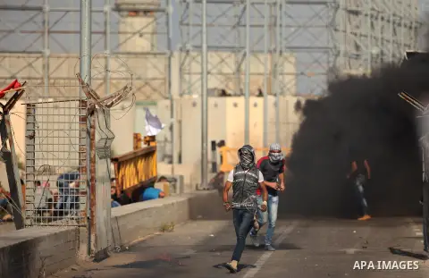 Palestinian protesters clash with Israeli security forces at the Erez crossing checkpoint in the northern Gaza Strip October 16, 2015. The unrest that has engulfed Jerusalem and the occupied West Bank, the most serious i...