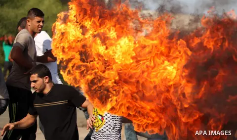 Palestinian protesters clash with Israeli security forces at the Erez crossing checkpoint in the northern Gaza Strip October 16, 2015. The unrest that has engulfed Jerusalem and the occupied West Bank, the most serious i...